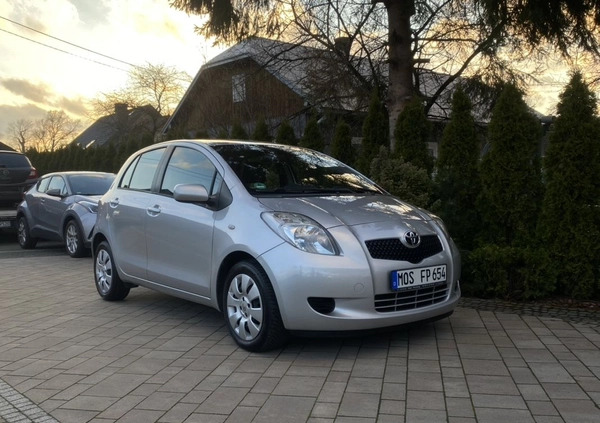 Toyota Yaris cena 16500 przebieg: 145000, rok produkcji 2007 z Częstochowa małe 137